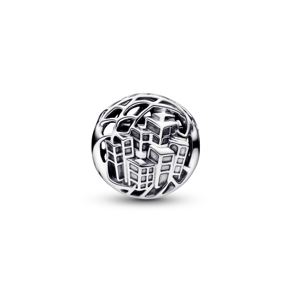 Charm Plata 925 - Spiderman de Marvel elevándose por la ciudad