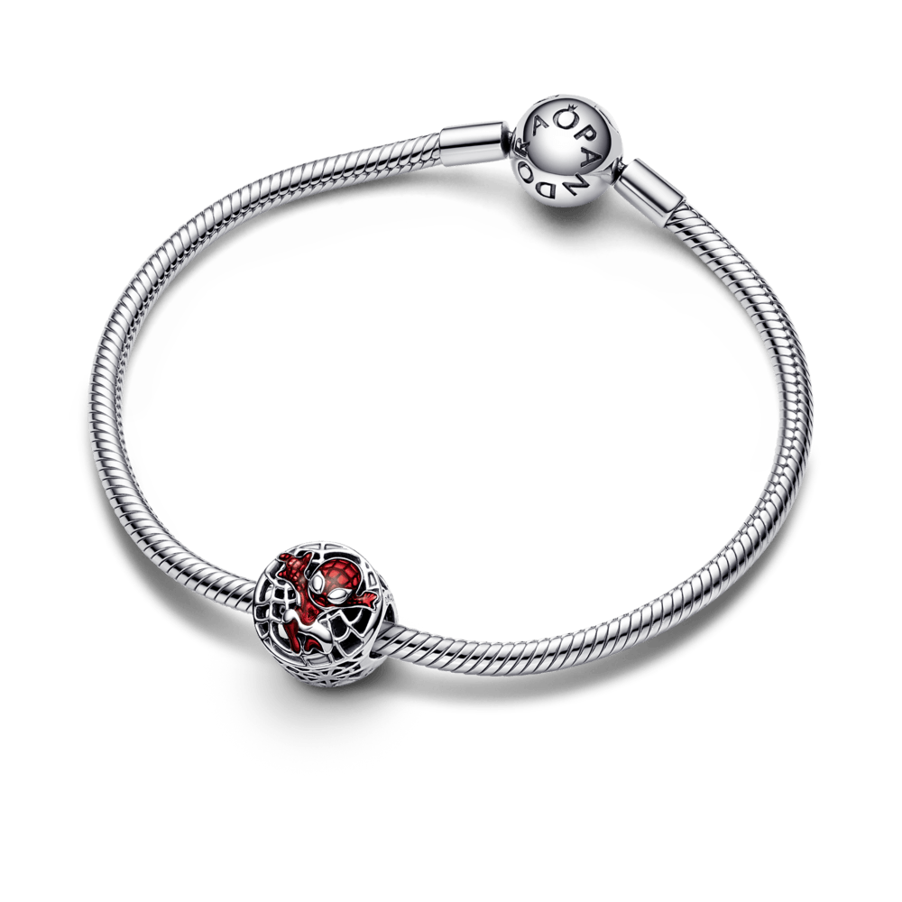 Charm Plata 925 - Spiderman de Marvel elevándose por la ciudad